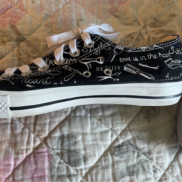 Converse Style (but not Converse) Hairdresser Sneakers - Picture 3 of 5
